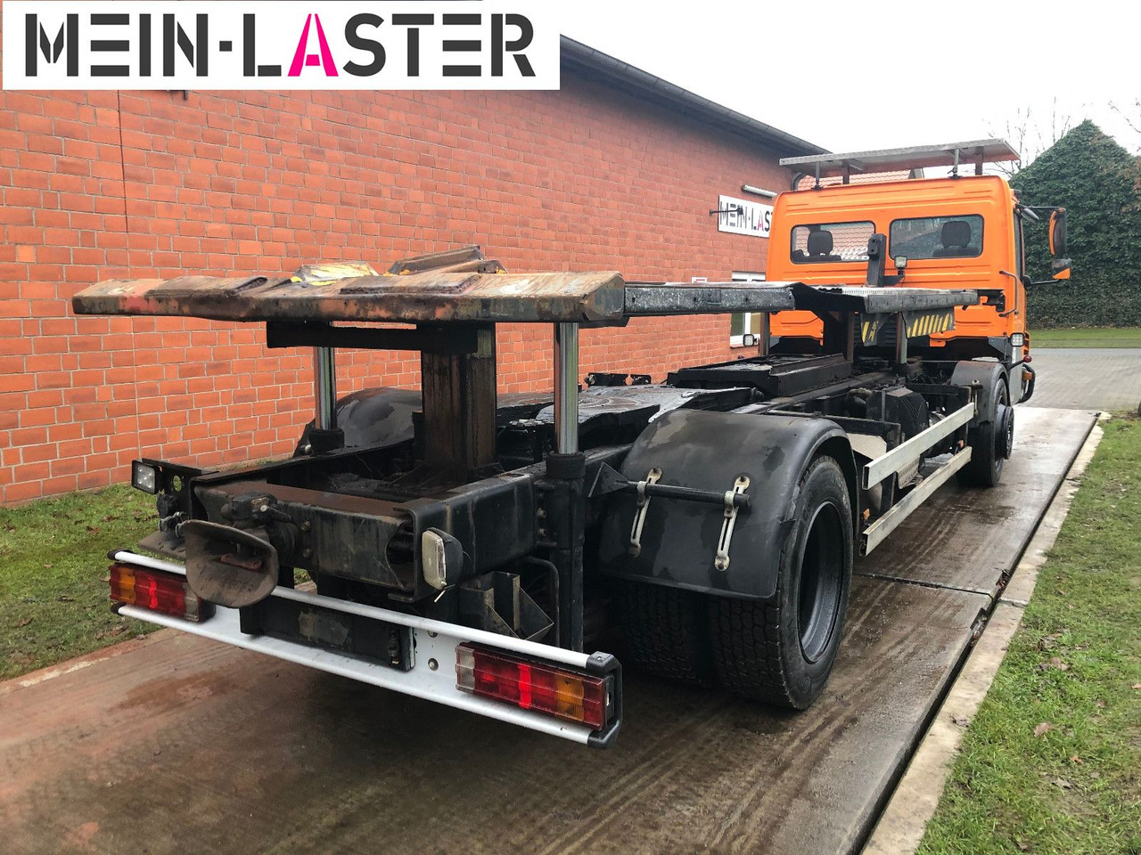 Mercedes-Benz Kamag Wiesel Umsetzter Sattelplatte - Camião transportador de contêineres/ Caixa móvel: foto 3 Mercedes-Benz Kamag Wiesel Umsetzter Sattelplatte - Camião transportador de contêineres/ Caixa móvel: foto 3