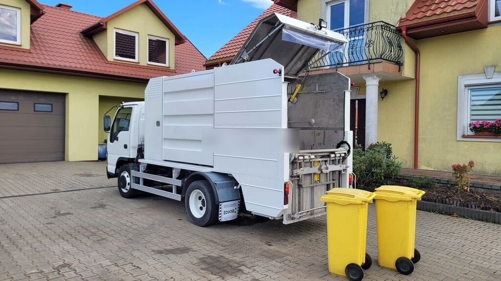 Isuzu NQR75 Container washer laveuse lavacassonetti myjka - Caminhão de lixo: foto 2 Isuzu NQR75 Container washer laveuse lavacassonetti myjka - Caminhão de lixo: foto 2