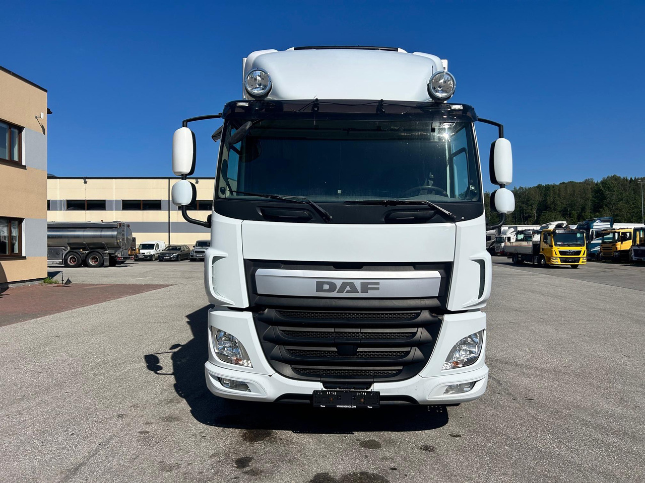 DAF CF330 - Camião frigorífico: foto 2 DAF CF330 - Camião frigorífico: foto 2
