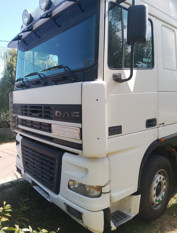 DAF XF95.430 - Camião de lona: foto 3 DAF XF95.430 - Camião de lona: foto 3