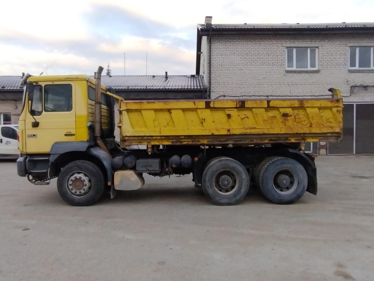 MAN 26.403 - Camião basculante: foto 5 MAN 26.403 - Camião basculante: foto 5