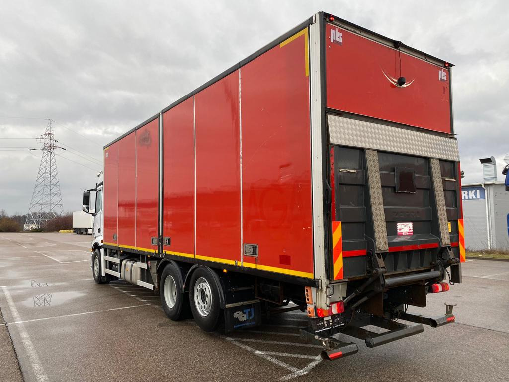 MERCEDES-BENZ ACTROS 2542 - Camião furgão: foto 4 MERCEDES-BENZ ACTROS 2542 - Camião furgão: foto 4