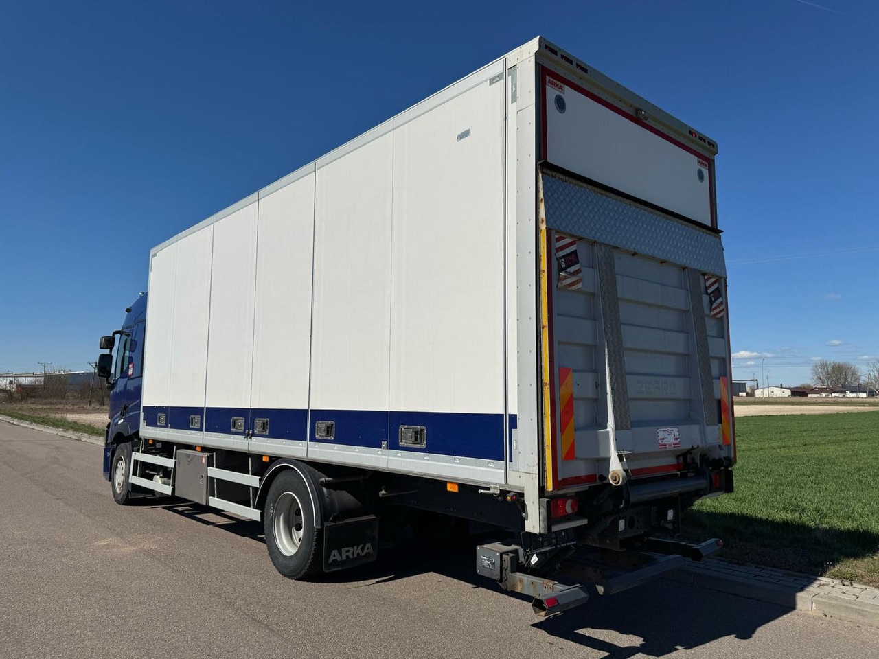 RENAULT T380 - Camião furgão: foto 5 RENAULT T380 - Camião furgão: foto 5