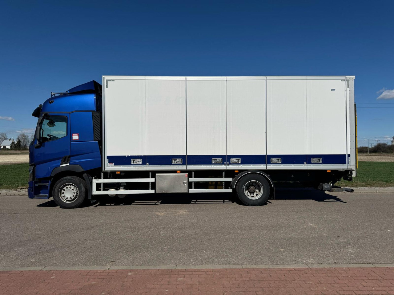 RENAULT T380 - Camião furgão: foto 3 RENAULT T380 - Camião furgão: foto 3