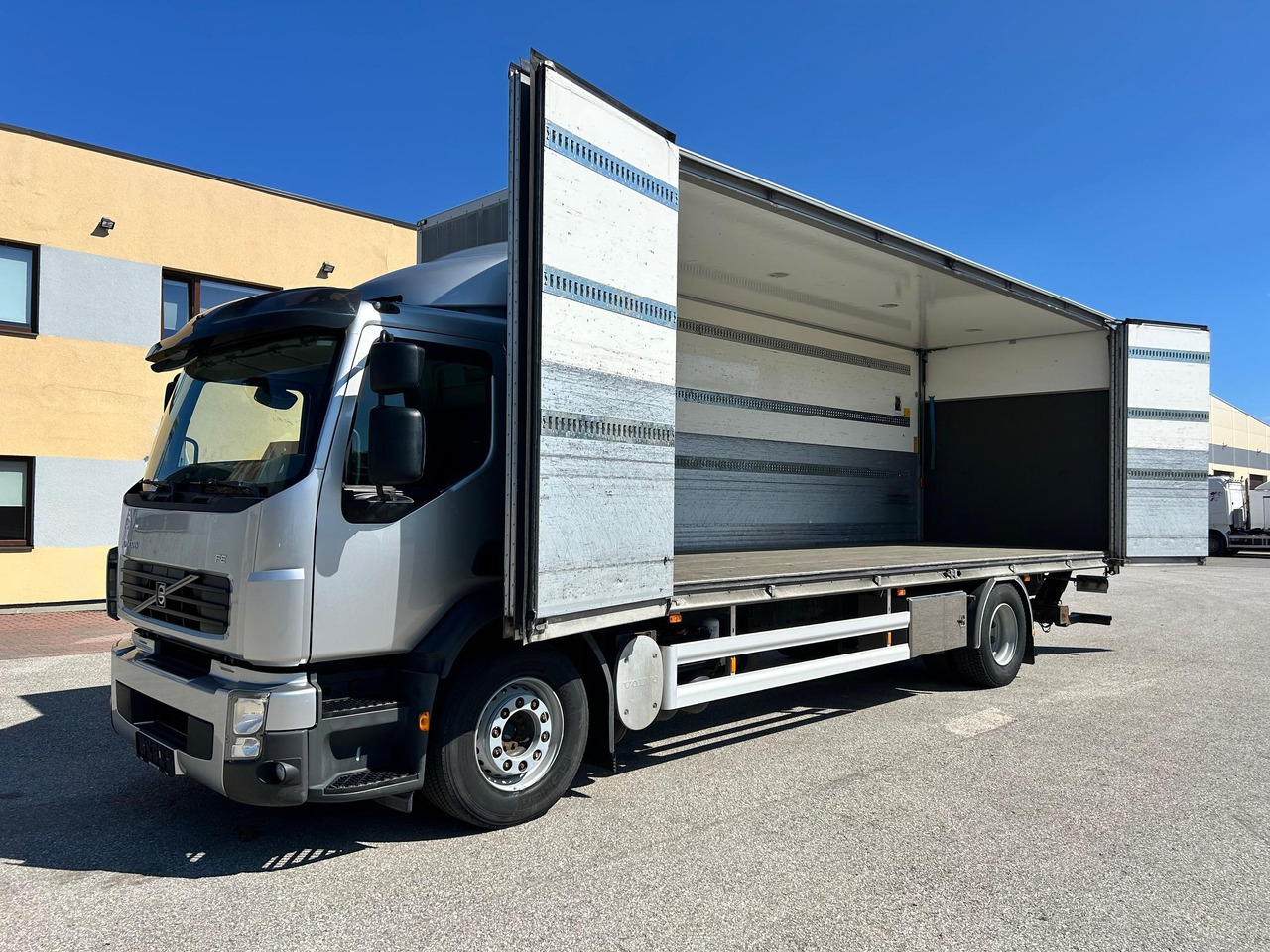 VOLVO FE260 - Camião furgão: foto 3 VOLVO FE260 - Camião furgão: foto 3