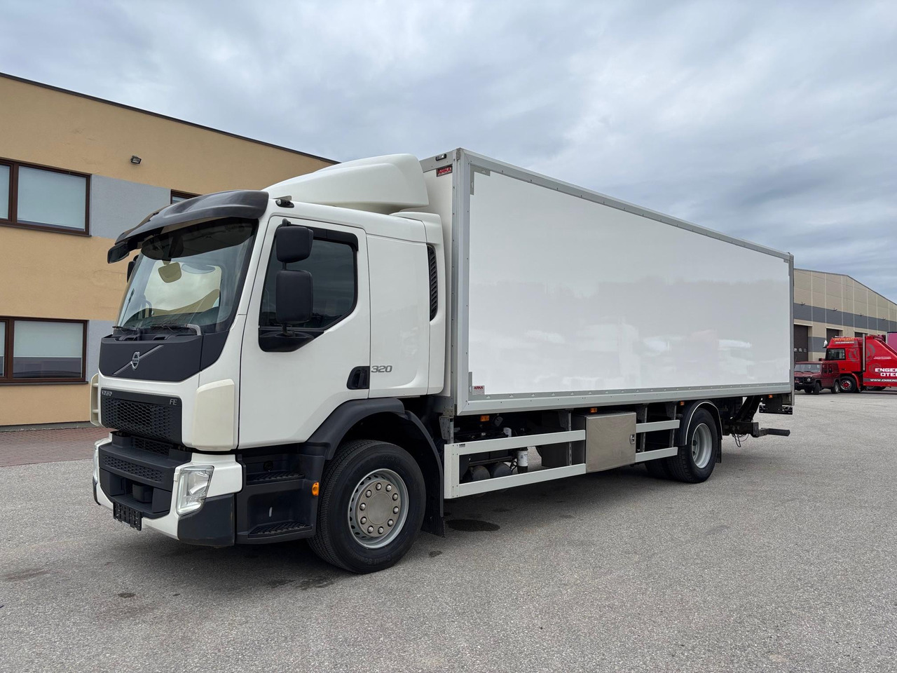 VOLVO FE320 - Camião furgão: foto 3 VOLVO FE320 - Camião furgão: foto 3