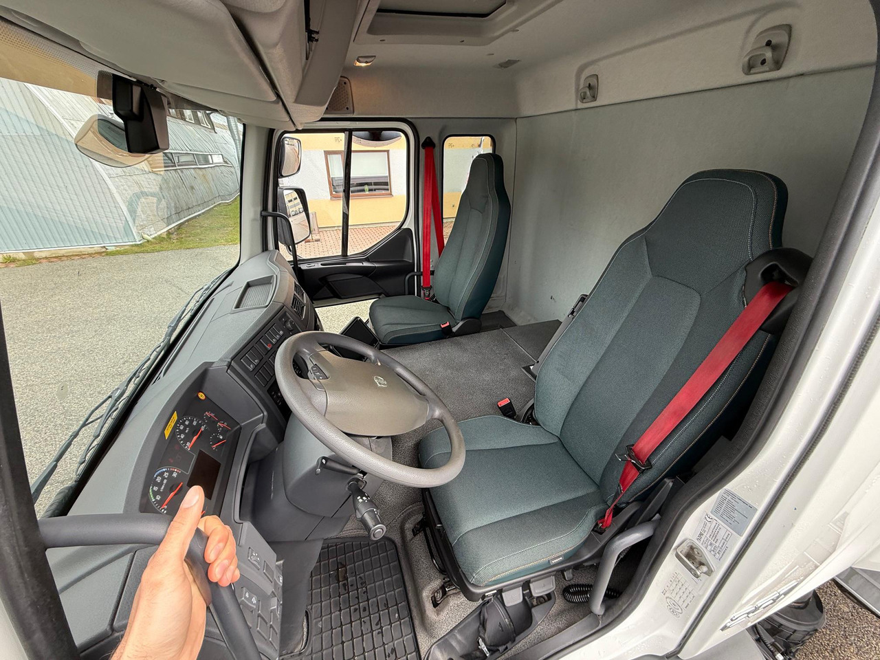 VOLVO FL250 - Camião furgão: foto 5 VOLVO FL250 - Camião furgão: foto 5