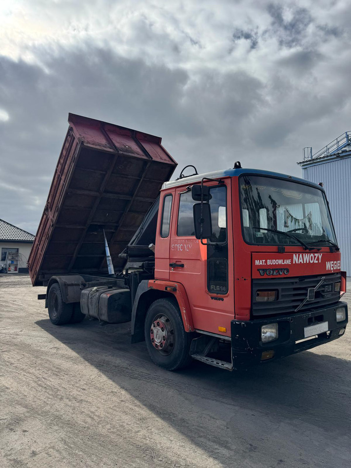 VOLVO FL614 - Camião basculante, Camião grua: foto 1 VOLVO FL614 - Camião basculante, Camião grua: foto 1