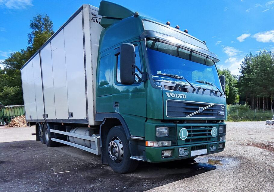 VOLVO FM12 - Camião furgão: foto 1 VOLVO FM12 - Camião furgão: foto 1