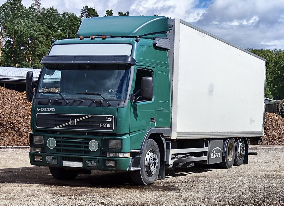 VOLVO FM12 - Camião furgão: foto 2 VOLVO FM12 - Camião furgão: foto 2