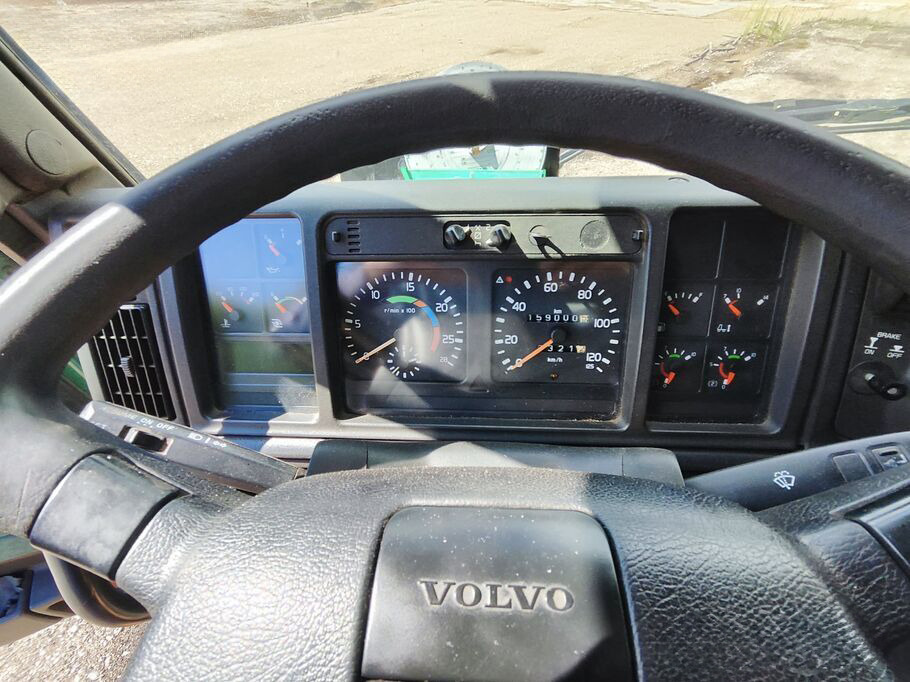 VOLVO FM12 - Camião furgão: foto 3 VOLVO FM12 - Camião furgão: foto 3