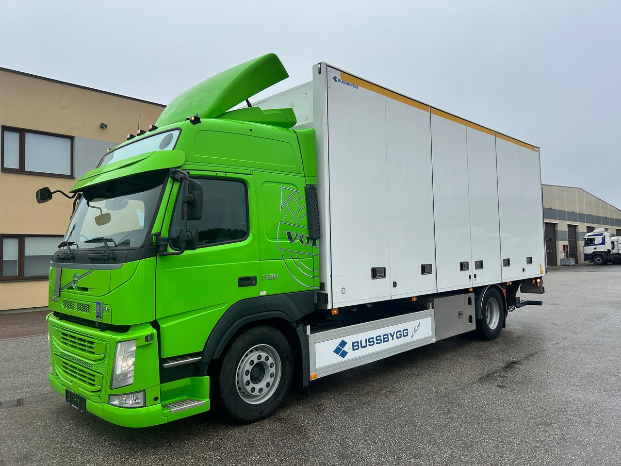 VOLVO FM330 - Camião furgão: foto 4 VOLVO FM330 - Camião furgão: foto 4