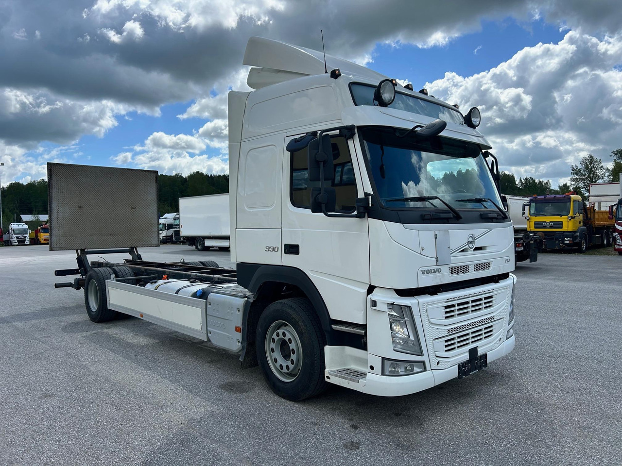 VOLVO FM330 - Camião chassi: foto 1 VOLVO FM330 - Camião chassi: foto 1
