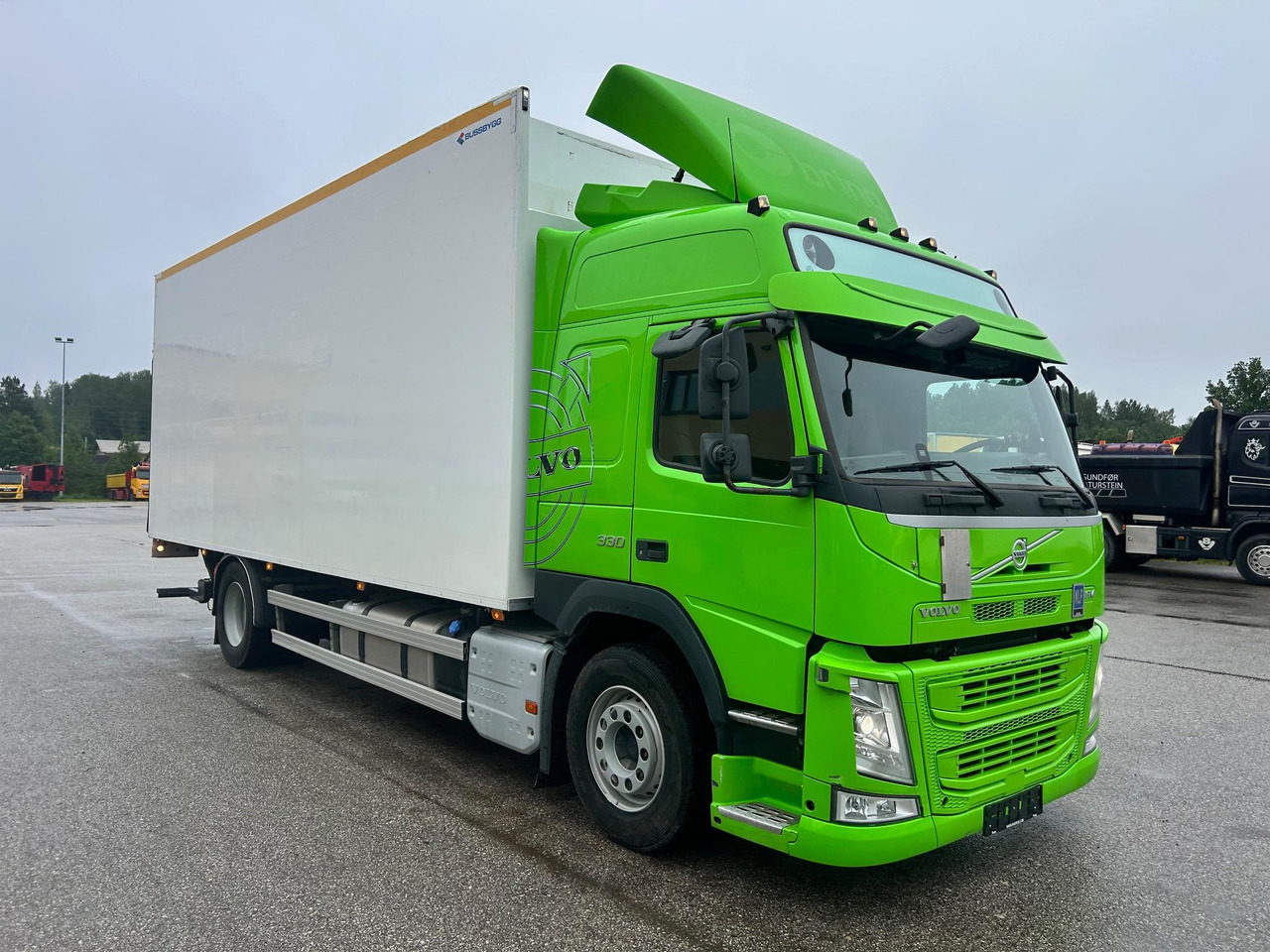 VOLVO FM330 - Camião furgão: foto 1 VOLVO FM330 - Camião furgão: foto 1
