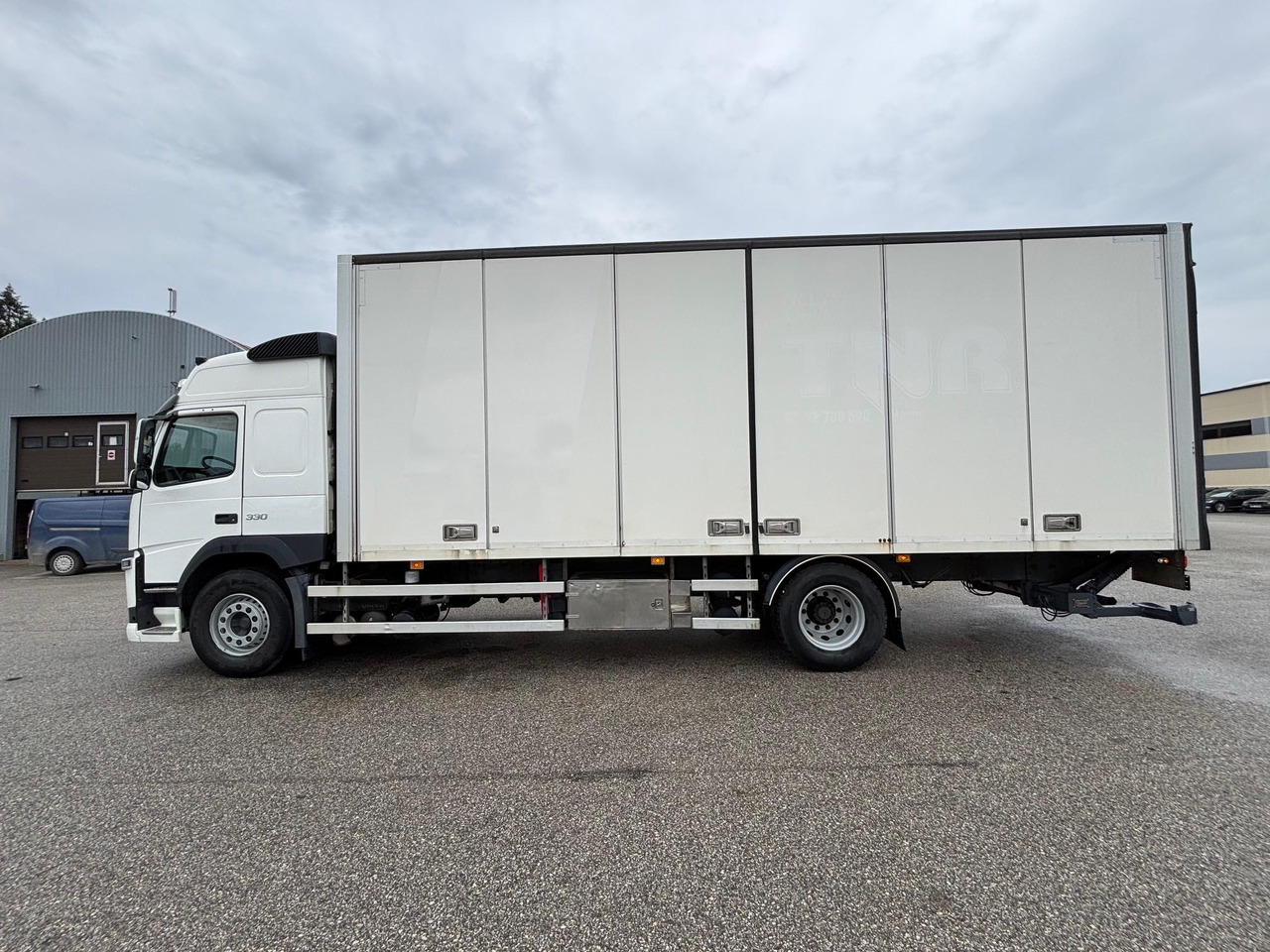 VOLVO FM330 - Camião furgão: foto 5 VOLVO FM330 - Camião furgão: foto 5