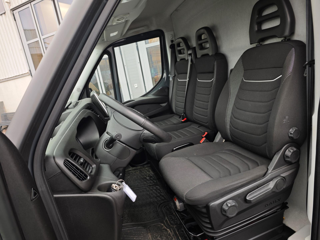 IVECO 35S16H30A8V - Furgão: foto 5 IVECO 35S16H30A8V - Furgão: foto 5