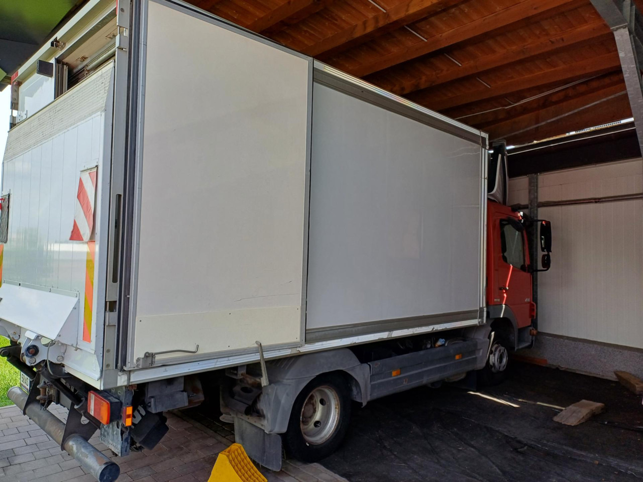 MERCEDES-BENZ 816 Euro5 AHK Luftfeder - Carrinha frigorífica: foto 2 MERCEDES-BENZ 816 Euro5 AHK Luftfeder - Carrinha frigorífica: foto 2