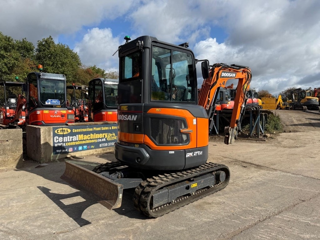 Doosan DX27Z-7 - Mini escavadeira: foto 3 Doosan DX27Z-7 - Mini escavadeira: foto 3