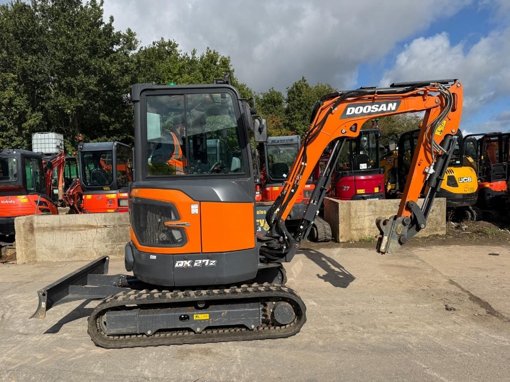 Doosan DX27Z-7 - Mini escavadeira: foto 1 Doosan DX27Z-7 - Mini escavadeira: foto 1