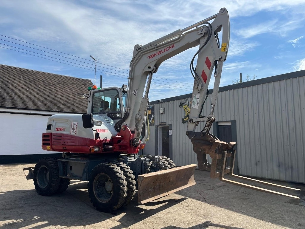 Takeuchi TB 295 W - Escavadeira de rodas: foto 2 Takeuchi TB 295 W - Escavadeira de rodas: foto 2