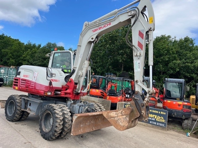 Takeuchi TB 295 W - Escavadeira de rodas: foto 2 Takeuchi TB 295 W - Escavadeira de rodas: foto 2