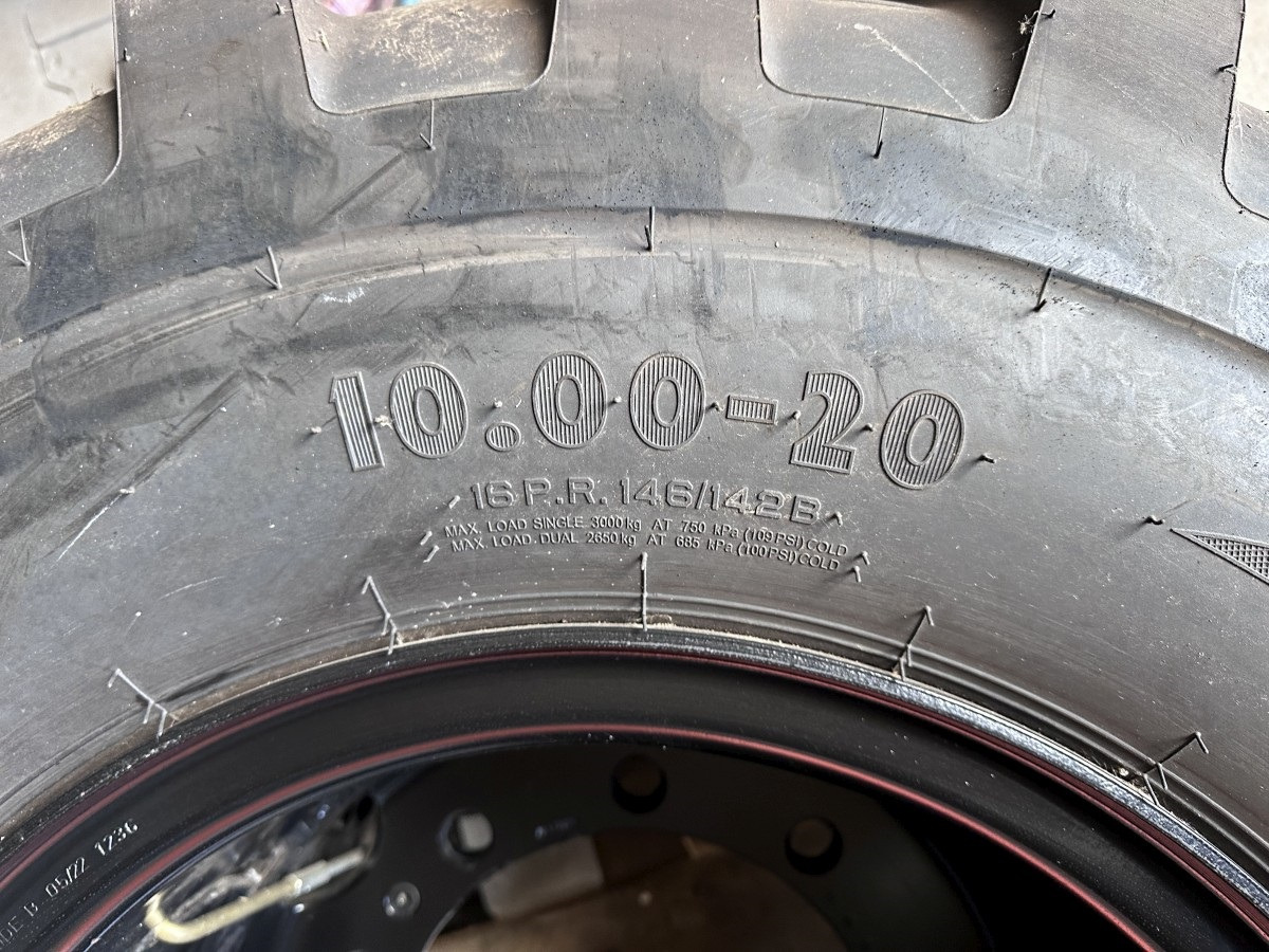 Apollo 10.00 - 20 Apollo Kompletträder - Complet tires - Pneu para Escavadeira de rodas: foto 5 Apollo 10.00 - 20 Apollo Kompletträder - Complet tires - Pneu para Escavadeira de rodas: foto 5