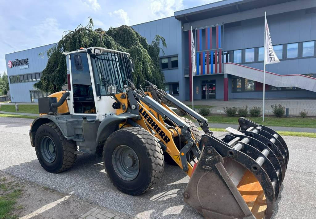Liebherr L 514 Stereo +30 Kmh Klima 3er Kreis Greifschaufel - Pá carregadora de rodas: foto 4 Liebherr L 514 Stereo +30 Kmh Klima 3er Kreis Greifschaufel - Pá carregadora de rodas: foto 4