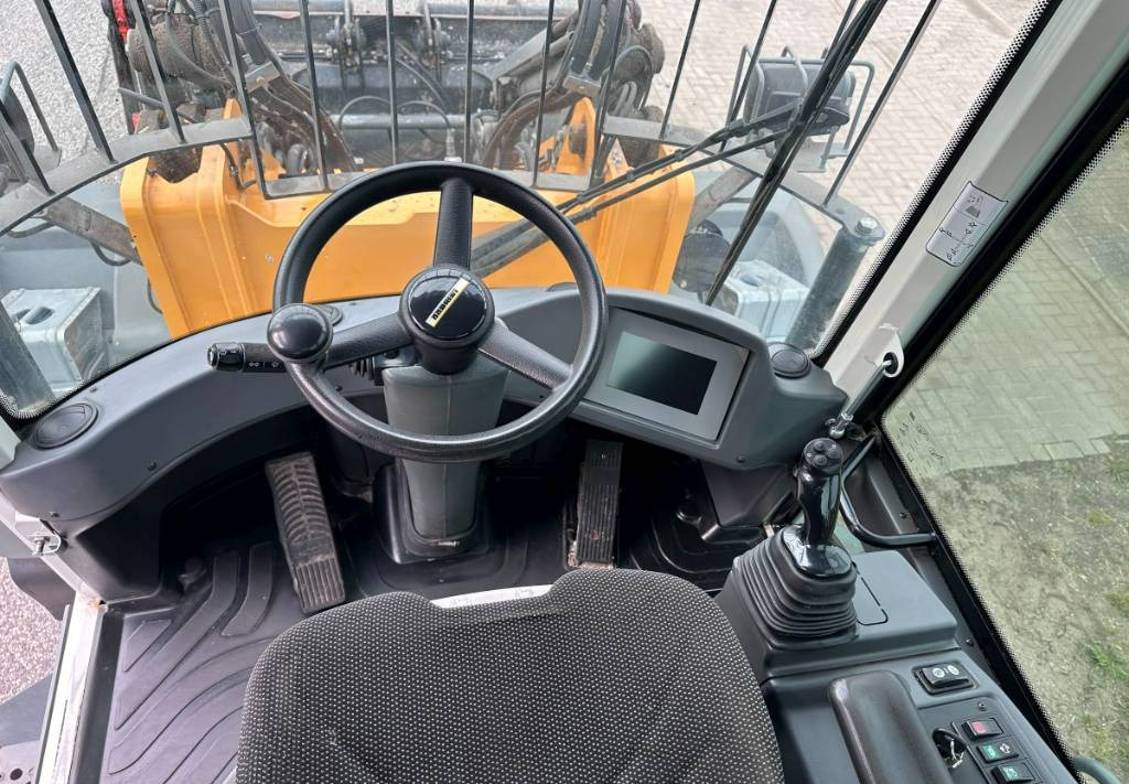 Locação financeira de Liebherr L 514 Stereo +30 Kmh Klima 3er Kreis Greifschaufel  Liebherr L 514 Stereo +30 Kmh Klima 3er Kreis Greifschaufel: foto 10