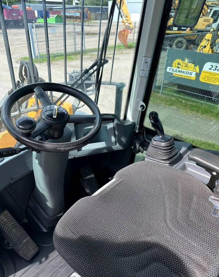 Locação financeira de Liebherr L 514 Stereo +30 Kmh Klima 3er Kreis Greifschaufel  Liebherr L 514 Stereo +30 Kmh Klima 3er Kreis Greifschaufel: foto 13