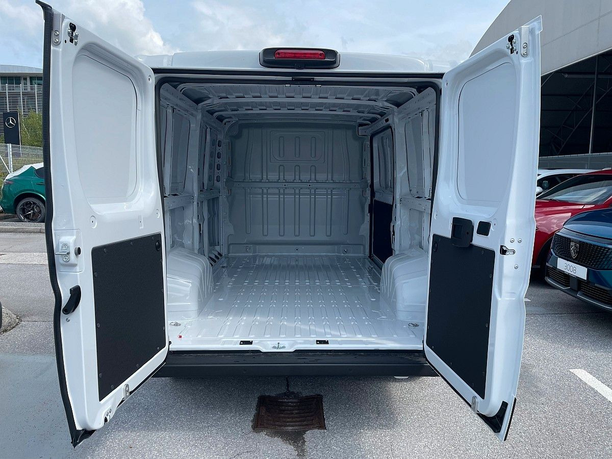 Fiat Ducato 30L L2H1-120-Klima;Temp;P.Sens;DAB+;2025 - Furgão compacto: foto 5 Fiat Ducato 30L L2H1-120-Klima;Temp;P.Sens;DAB+;2025 - Furgão compacto: foto 5