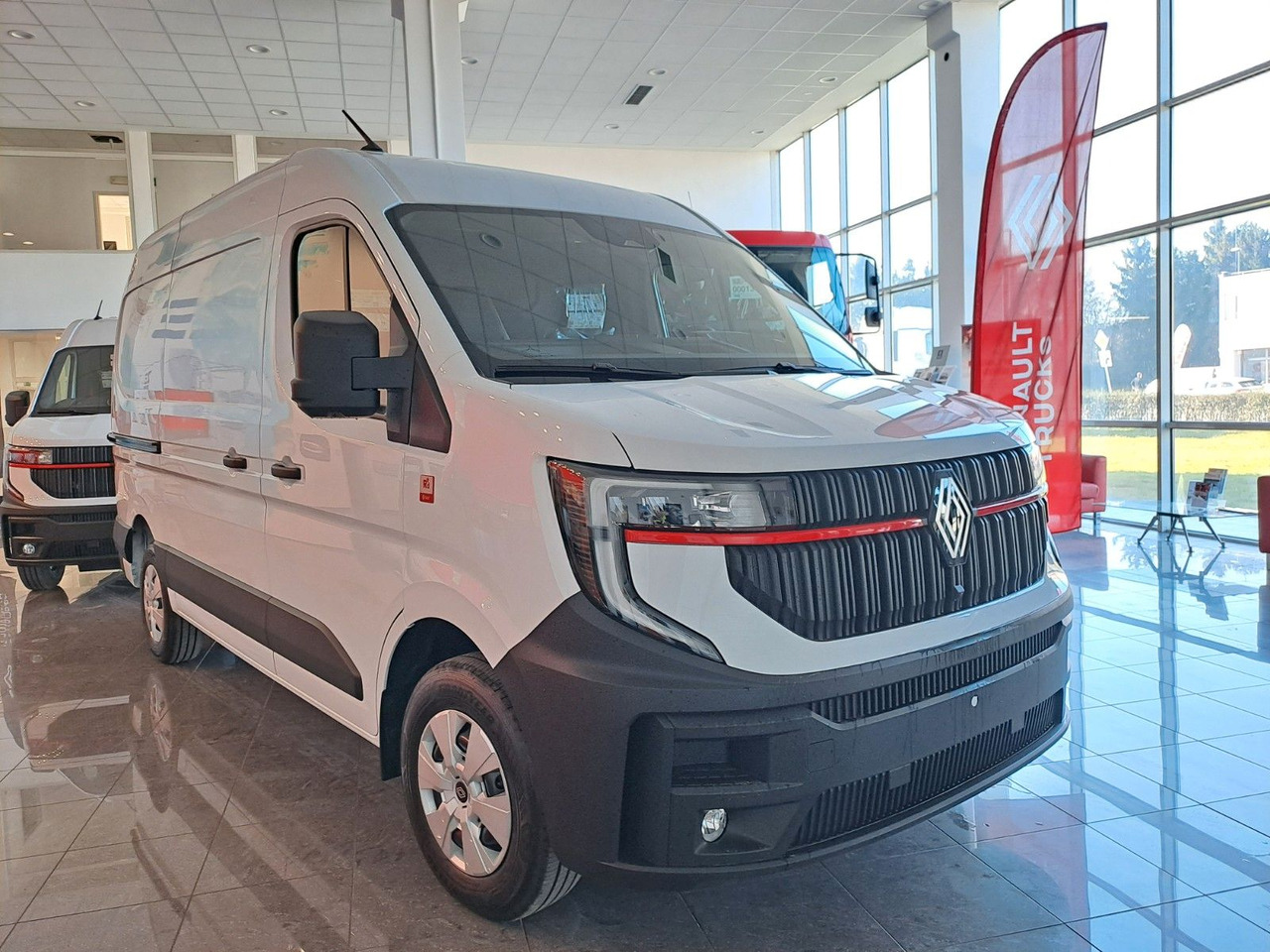 Renault Master L2H2 150 - NAV Klimaaut. Holzb. 270° - Furgão: foto 2 Renault Master L2H2 150 - NAV Klimaaut. Holzb. 270° - Furgão: foto 2