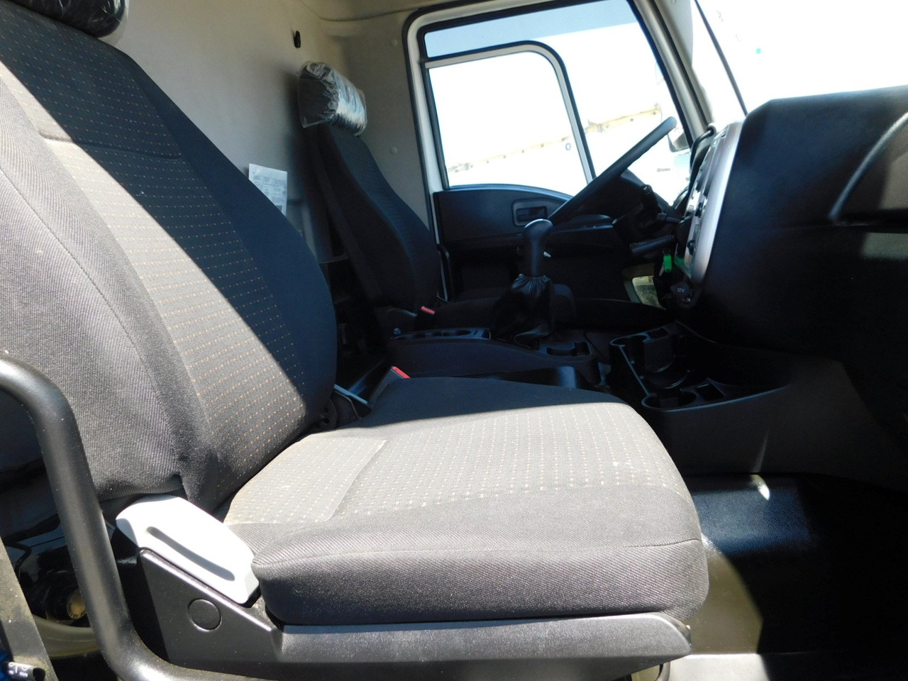 Ford 4142d 8x4 dcab e6 16s2230 - Camião basculante: foto 5 Ford 4142d 8x4 dcab e6 16s2230 - Camião basculante: foto 5