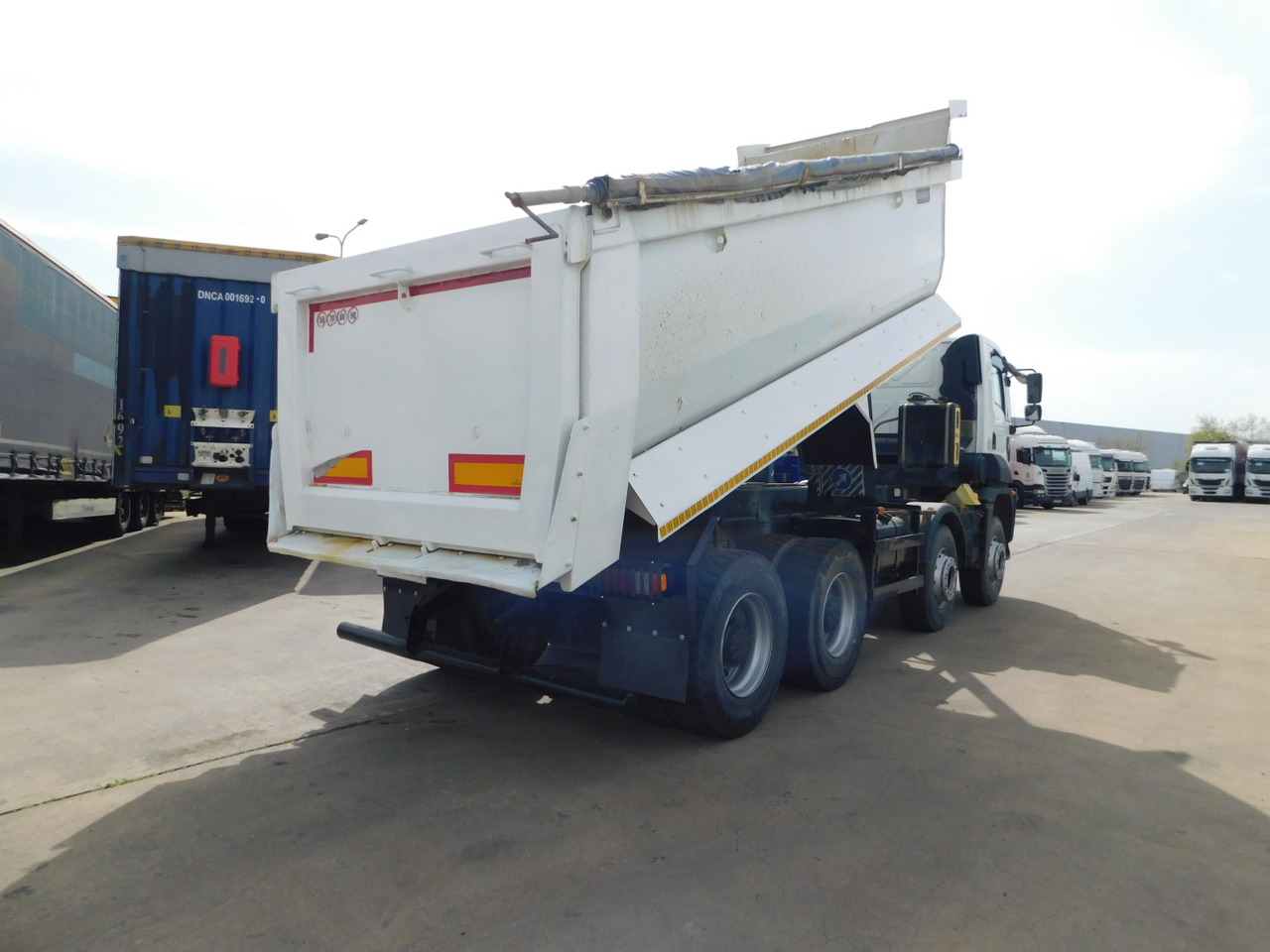 Ford 4142d 8x4 dcab e6 16s2230 - Camião basculante: foto 3 Ford 4142d 8x4 dcab e6 16s2230 - Camião basculante: foto 3