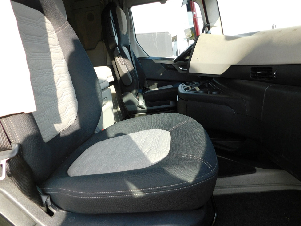 Ford F max ll 4x2 scab e6 12tx2620 - Tractor: foto 5 Ford F max ll 4x2 scab e6 12tx2620 - Tractor: foto 5