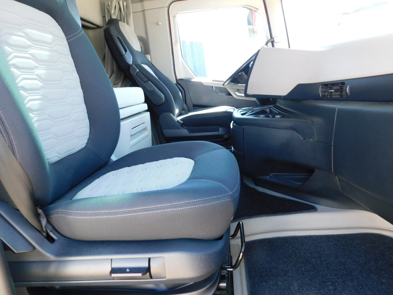 Ford F max ll 4x2 scab e6 12tx2620 - Tractor: foto 5 Ford F max ll 4x2 scab e6 12tx2620 - Tractor: foto 5