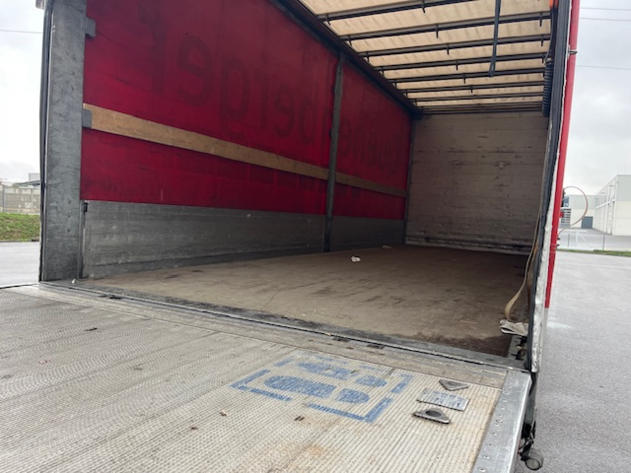 MAN TGM 18.320 4x2 BL Durchladbar - mit Tandemhänger - Camião de lona: foto 3 MAN TGM 18.320 4x2 BL Durchladbar - mit Tandemhänger - Camião de lona: foto 3