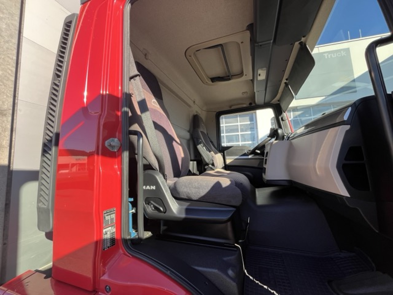 MAN TGM 18.320 4x2 BL Durchladbar - mit Tandemhänger - Camião de lona: foto 5 MAN TGM 18.320 4x2 BL Durchladbar - mit Tandemhänger - Camião de lona: foto 5