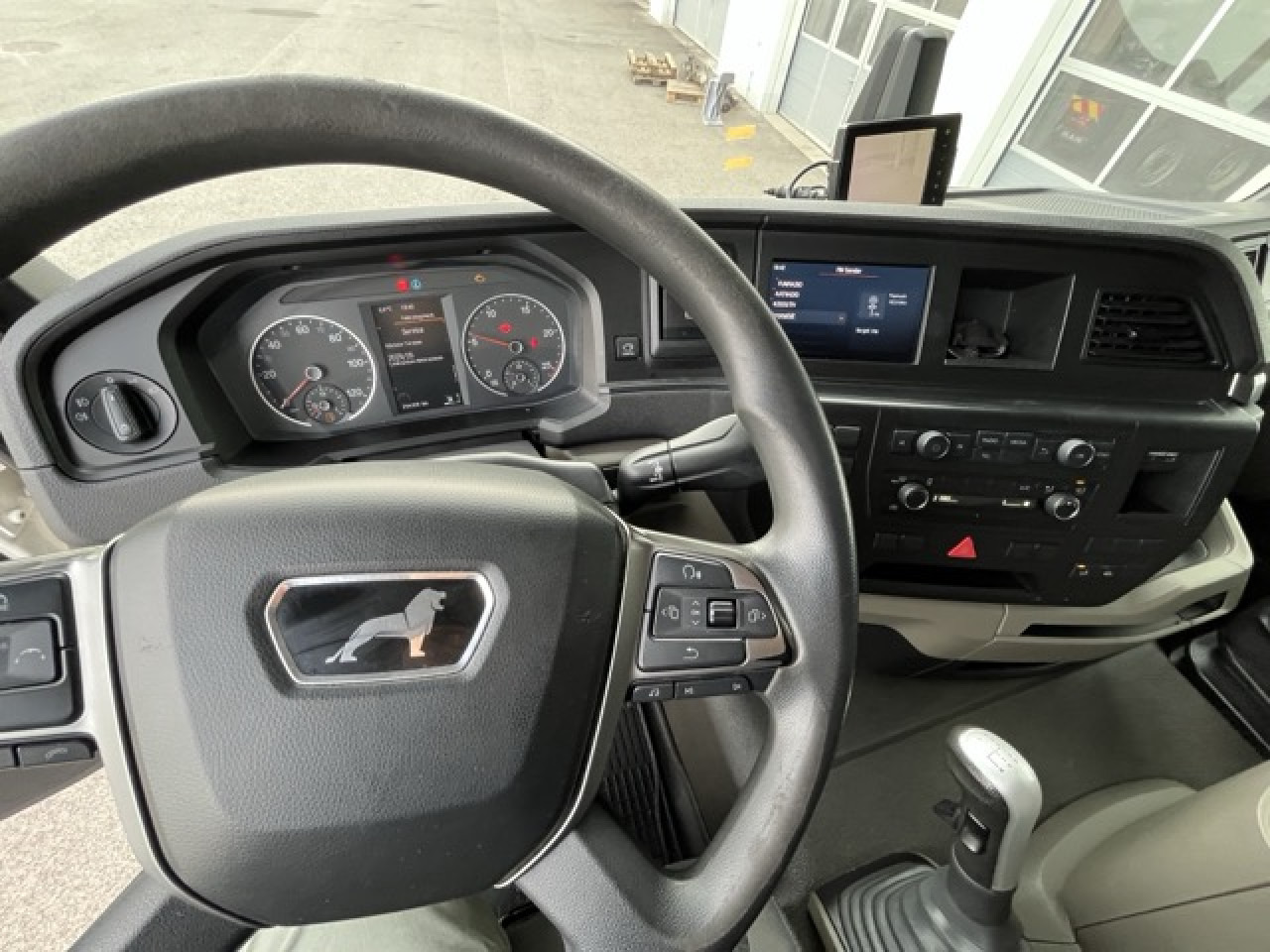 MAN TGS 26.360 6x2-4 LL Euro6 Klima AHK Luftfeder - Camião chassi: foto 2 MAN TGS 26.360 6x2-4 LL Euro6 Klima AHK Luftfeder - Camião chassi: foto 2