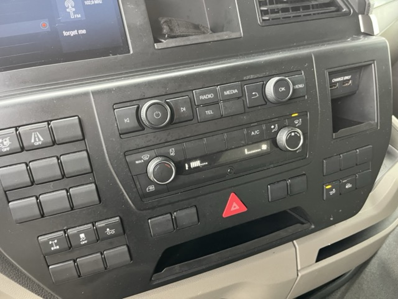 MAN TGS 26.360 6x2-4 LL Euro6 Klima AHK Luftfeder - Camião chassi: foto 4 MAN TGS 26.360 6x2-4 LL Euro6 Klima AHK Luftfeder - Camião chassi: foto 4