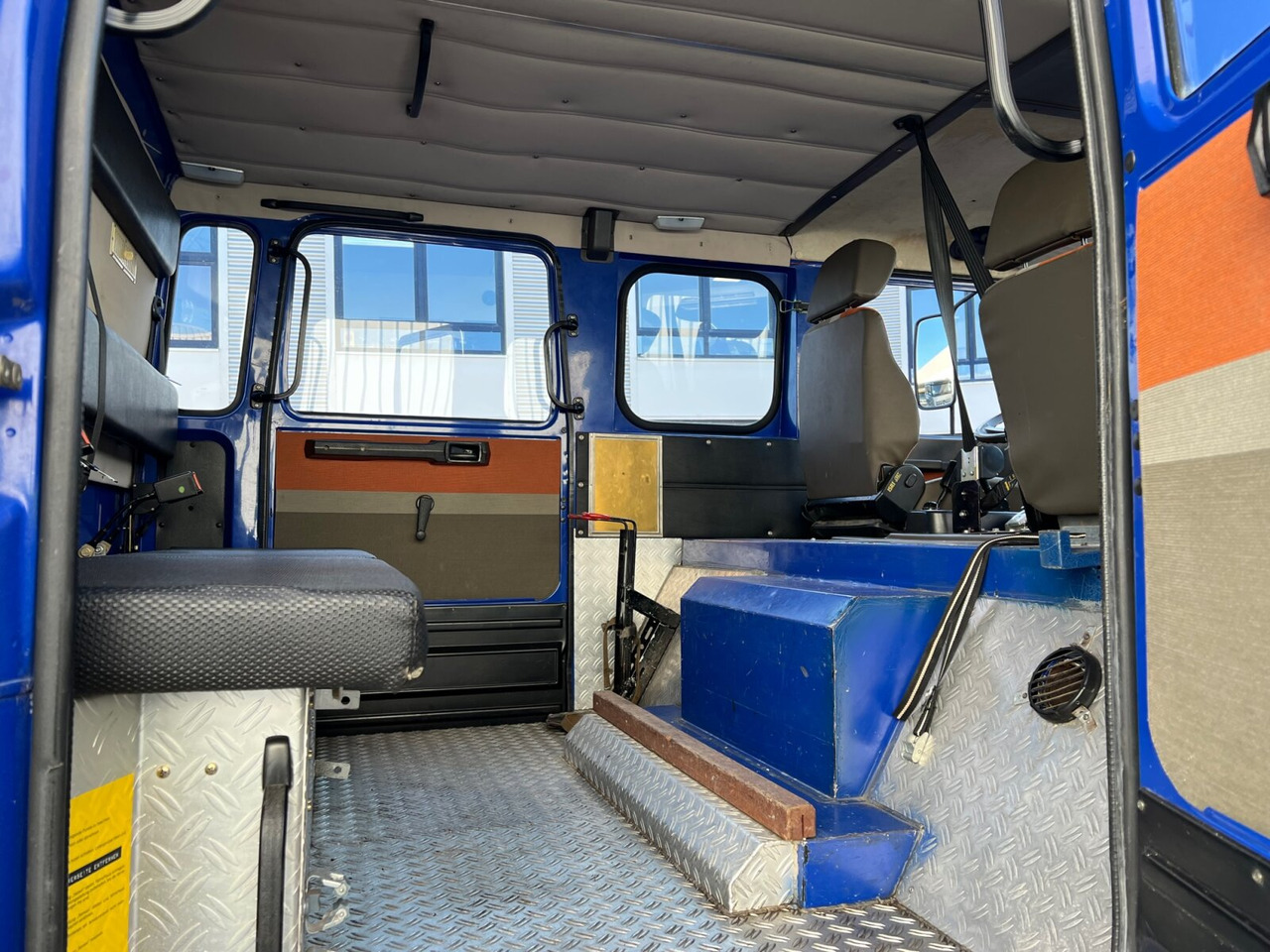 120-23 AW 4x4 Doka 120-23 AW 4x4 Doka, V8-Motor, Mannschaftswagen 16 Sitze, Seilwinde - Carro de bombeiro: foto 4 120-23 AW 4x4 Doka 120-23 AW 4x4 Doka, V8-Motor, Mannschaftswagen 16 Sitze, Seilwinde - Carro de bombeiro: foto 4