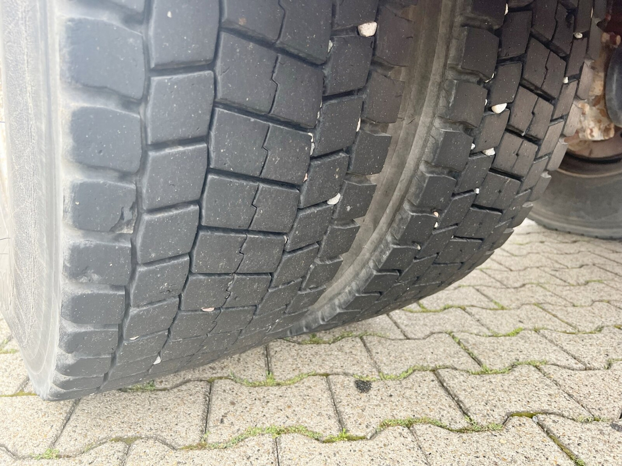 190 AD 35 4x2 190 AD 35 4x2 - Camião chassi: foto 5 190 AD 35 4x2 190 AD 35 4x2 - Camião chassi: foto 5