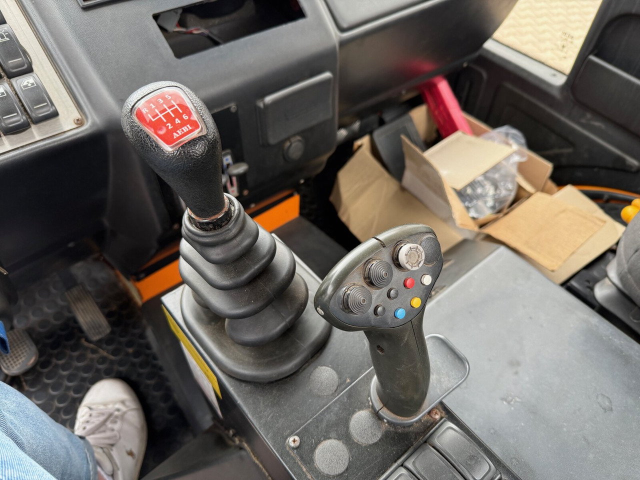 AEBI Schmidt MT750 4x4 AEBI Schmidt MT750 4x4, City-Abroller, Winterdienstausstattung, 2x AHK - Camião polibenne: foto 5 AEBI Schmidt MT750 4x4 AEBI Schmidt MT750 4x4, City-Abroller, Winterdienstausstattung, 2x AHK - Camião polibenne: foto 5