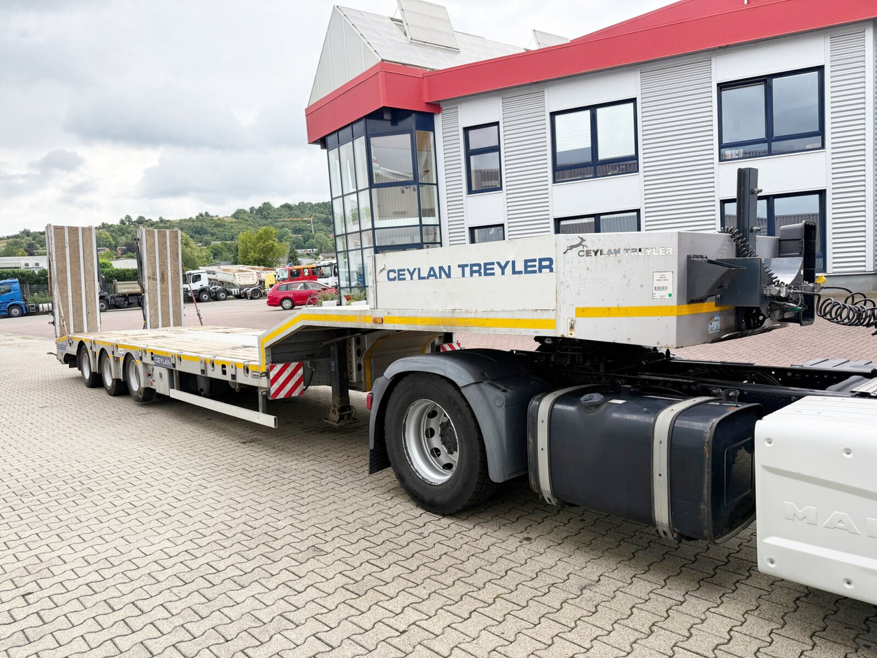 Semi-reboque baixa para transporte de máquinas pesadas CYL 3 CYL 3, mit Lift-/Lenkachse, faltbare Rampen: foto 15 Semi-reboque baixa para transporte de máquinas pesadas CYL 3 CYL 3, mit Lift-/Lenkachse, faltbare Rampen: foto 15