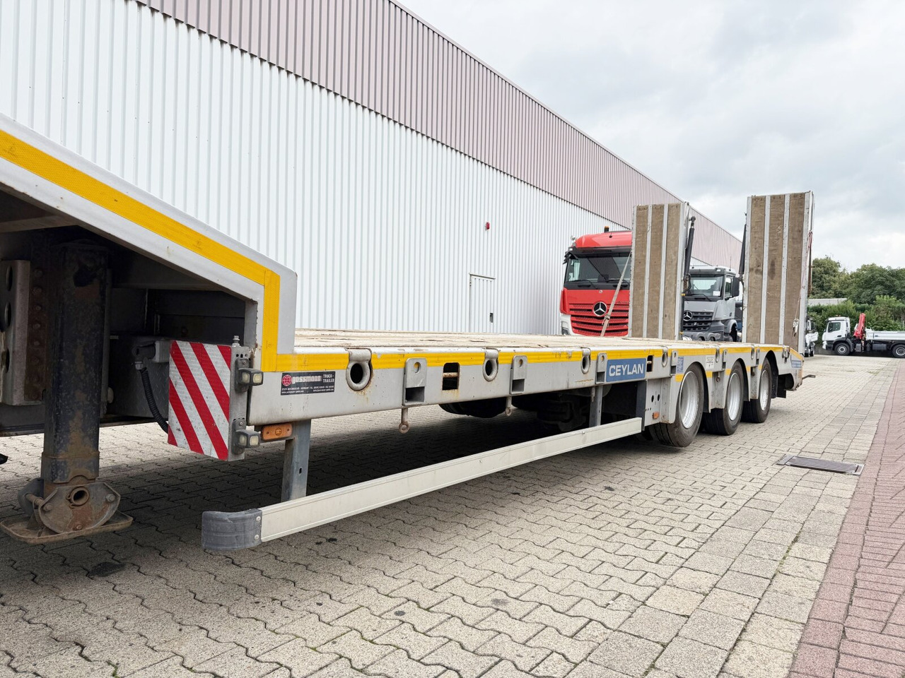 Semi-reboque baixa para transporte de máquinas pesadas CYL 3 CYL 3, mit Lift-/Lenkachse, faltbare Rampen: foto 8 Semi-reboque baixa para transporte de máquinas pesadas CYL 3 CYL 3, mit Lift-/Lenkachse, faltbare Rampen: foto 8