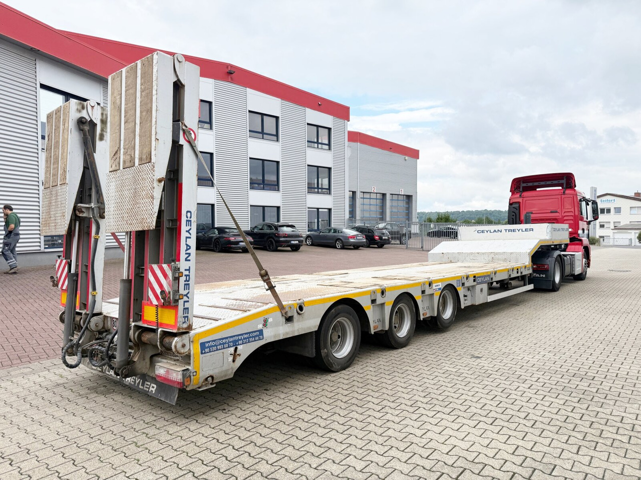 Semi-reboque baixa para transporte de máquinas pesadas CYL 3 CYL 3, mit Lift-/Lenkachse, faltbare Rampen: foto 13 Semi-reboque baixa para transporte de máquinas pesadas CYL 3 CYL 3, mit Lift-/Lenkachse, faltbare Rampen: foto 13