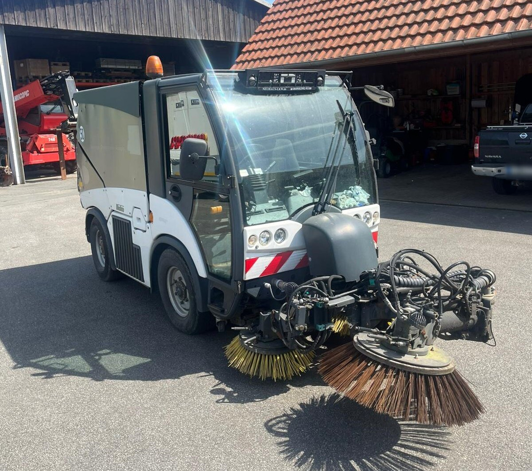 Hako Multicar Citymaster 2000 3B Kehrmaschine 4x2 Multicar Citymaster 2000 3B Kehrmaschine 4x2 - Camião: foto 2 Hako Multicar Citymaster 2000 3B Kehrmaschine 4x2 Multicar Citymaster 2000 3B Kehrmaschine 4x2 - Camião: foto 2