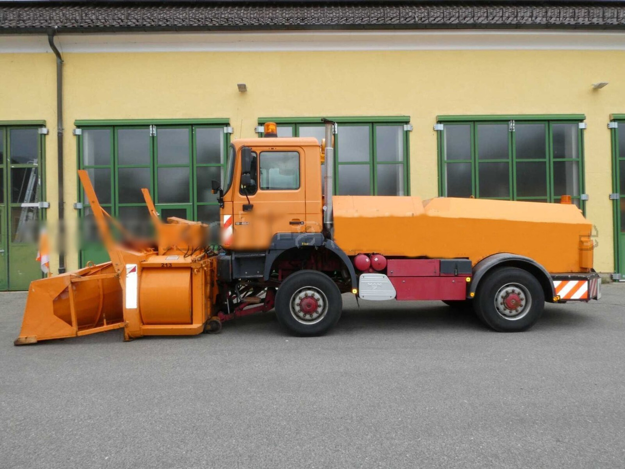 MAN 19.464 4x4 BB 19.464 4x4 BB, Schneefräse mit Separatmotor - Camião: foto 1 MAN 19.464 4x4 BB 19.464 4x4 BB, Schneefräse mit Separatmotor - Camião: foto 1