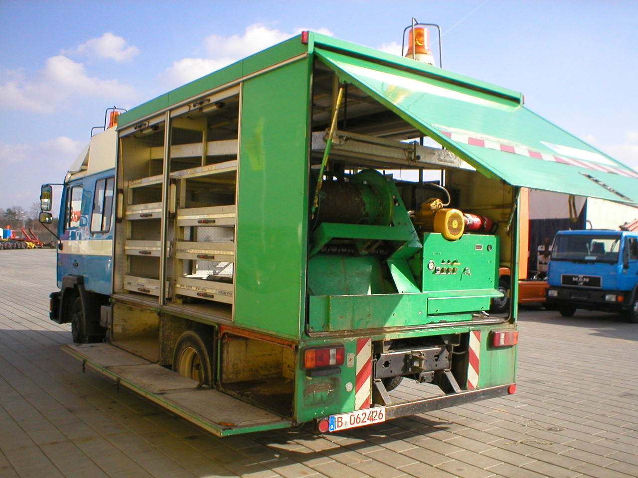 MAN M02 12.232 4x2 Spülwagen - Camião: foto 2 MAN M02 12.232 4x2 Spülwagen - Camião: foto 2