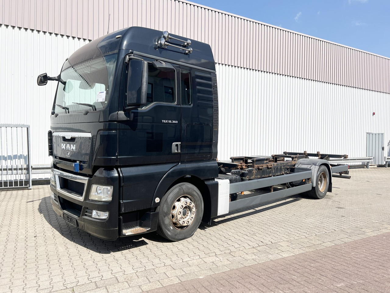 MAN TGA 18.360 4x2 LL TGA 18.360 4x2 LL, Fahrschulausstattung - Camião: foto 1 MAN TGA 18.360 4x2 LL TGA 18.360 4x2 LL, Fahrschulausstattung - Camião: foto 1