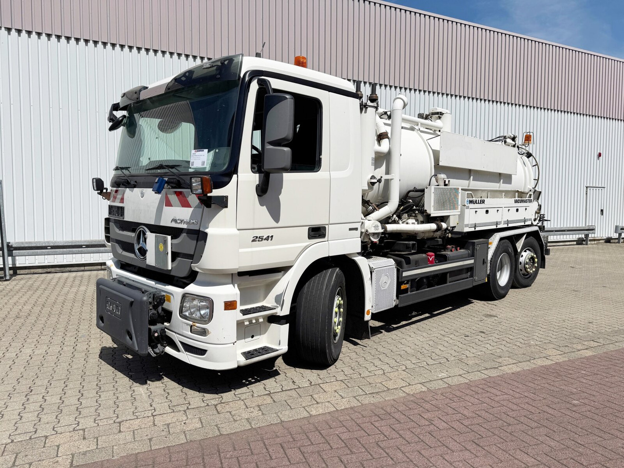 Mercedes-Benz Actros 2541 L 6x2 Actros 2541 L 6x2, Müller Saug-/Spülwagen ca. 12m³, Widi-Platte, Lift-/Lenkachse - Camião: foto 1 Mercedes-Benz Actros 2541 L 6x2 Actros 2541 L 6x2, Müller Saug-/Spülwagen ca. 12m³, Widi-Platte, Lift-/Lenkachse - Camião: foto 1